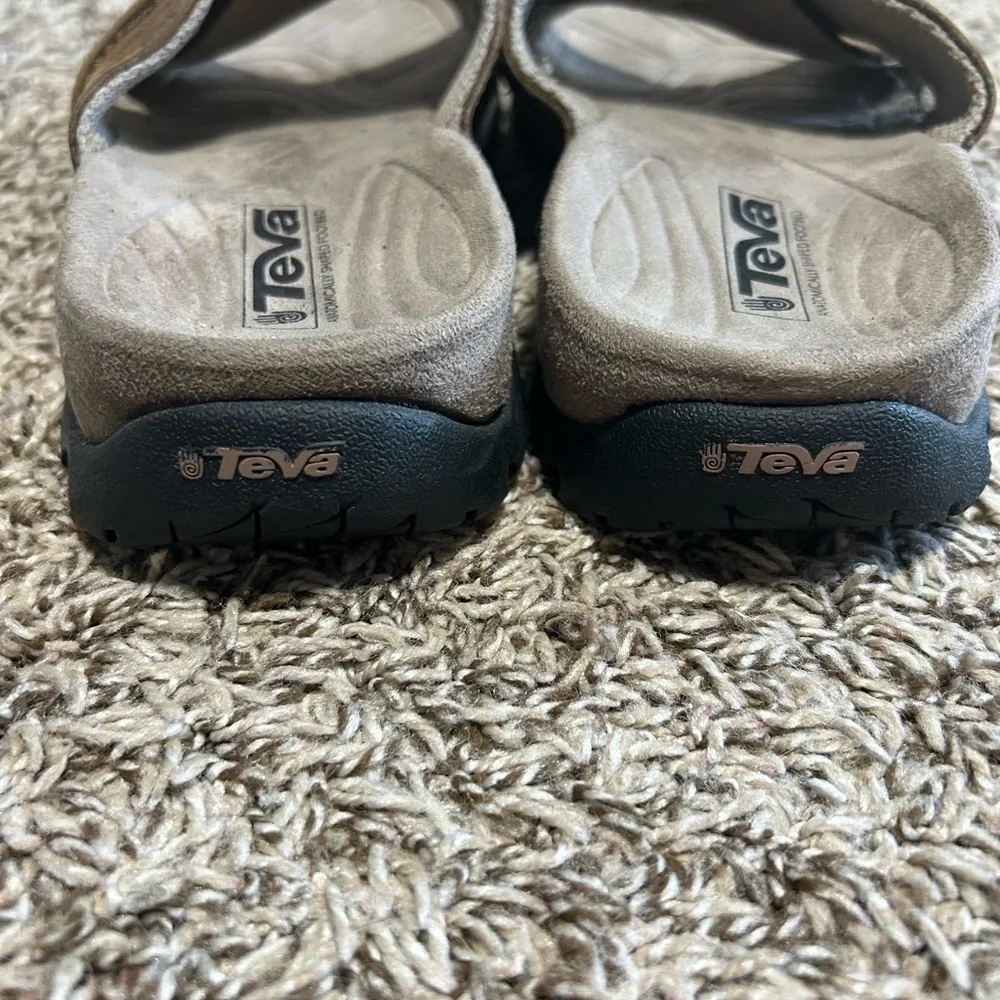 Teva Brown Sandals Criss-Cross Design Durable Soles